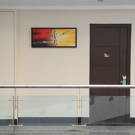 Hotel Gulnar Új-Delhi Kültér fotó