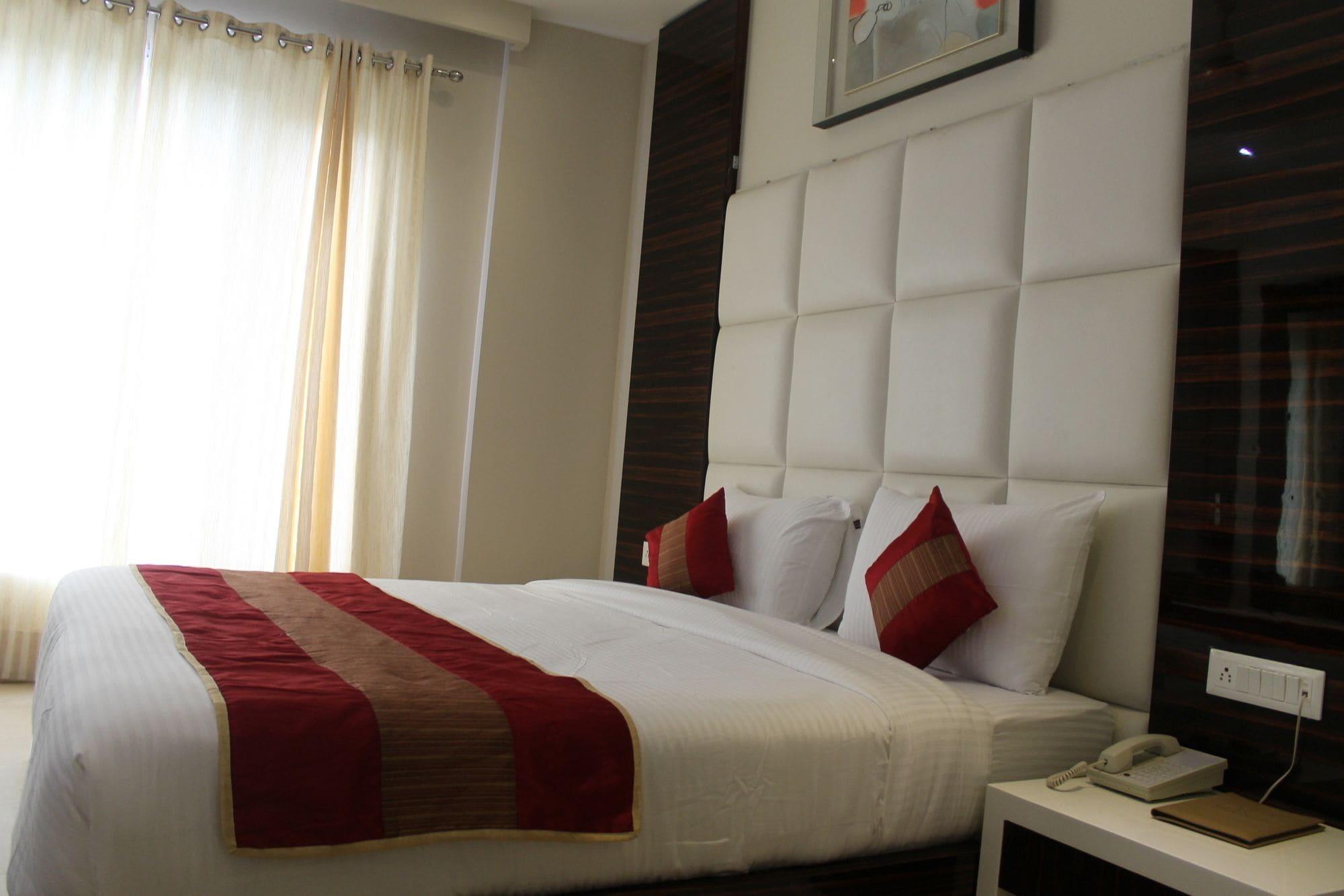Hotel Gulnar Új-Delhi Kültér fotó