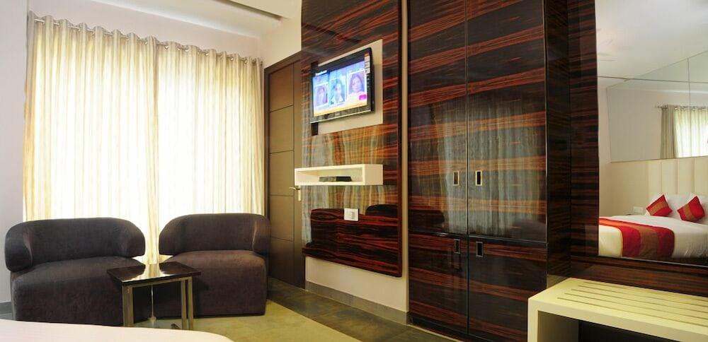 Hotel Gulnar Új-Delhi Kültér fotó