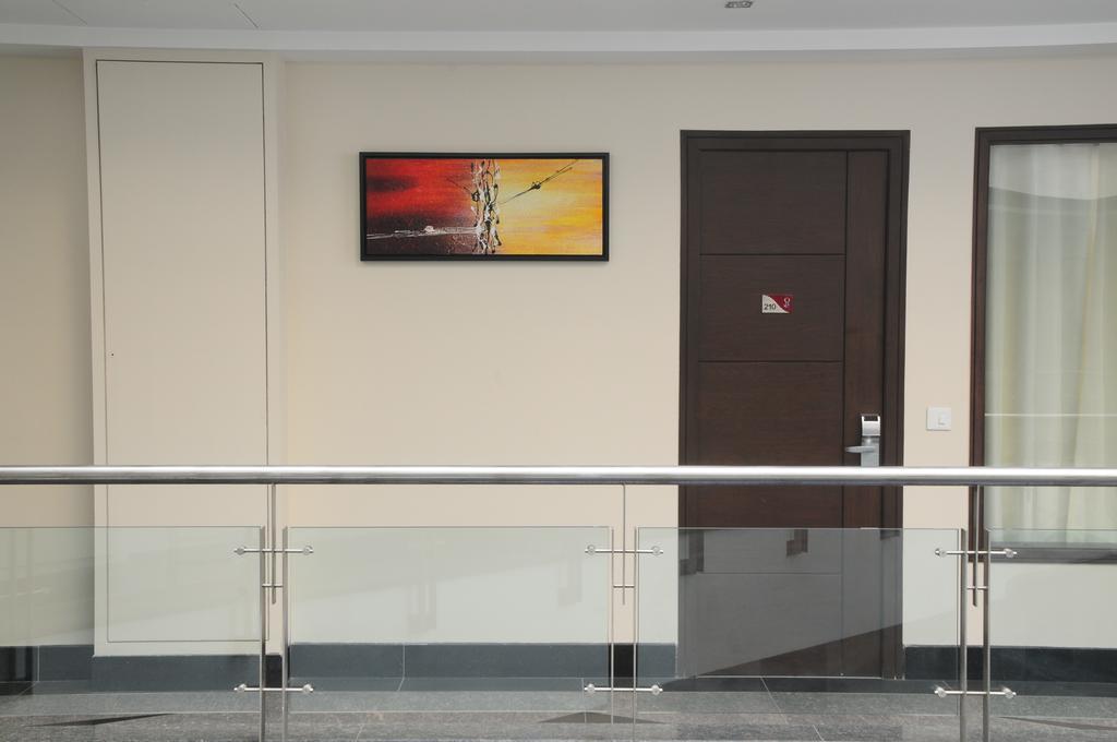 Hotel Gulnar Új-Delhi Kültér fotó