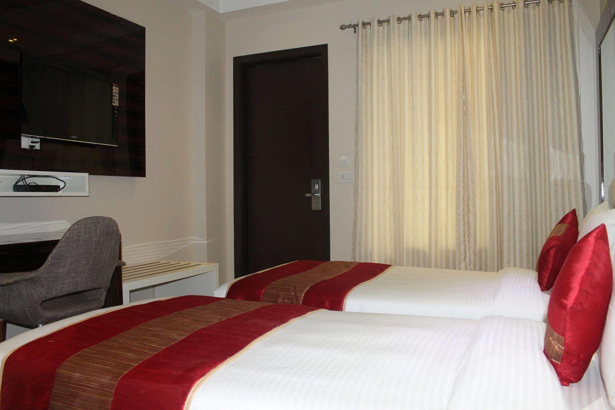 Hotel Gulnar Új-Delhi Kültér fotó