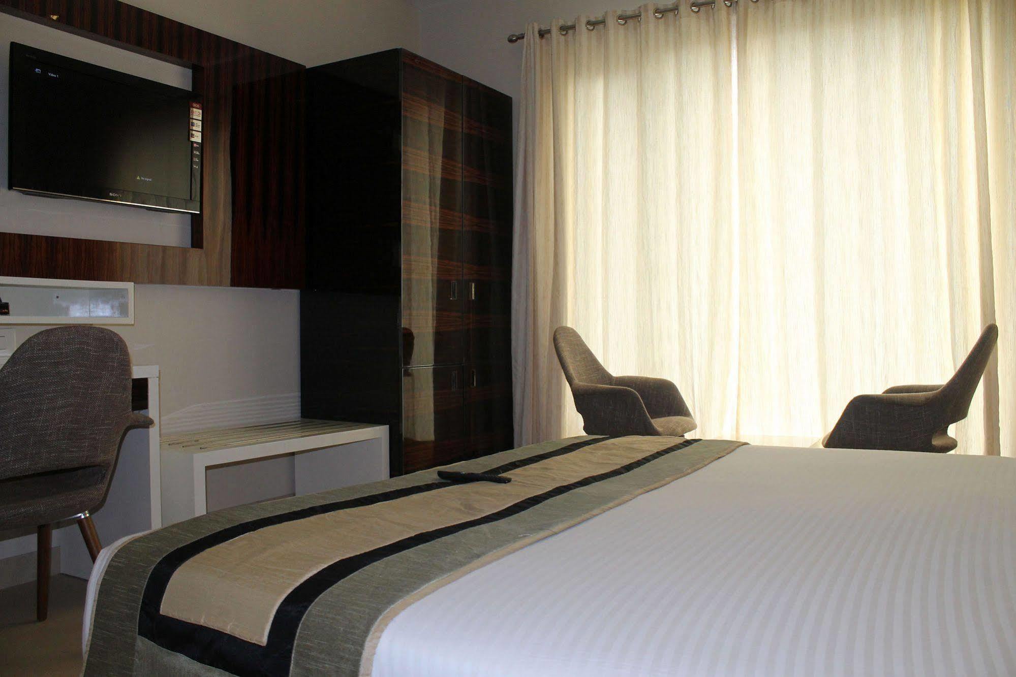 Hotel Gulnar Új-Delhi Kültér fotó